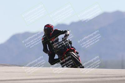 media/Oct-13-2025-Moto Forza (Mon) [[a66d839500]]/3-B Group/Session 4 (Turn 9)/